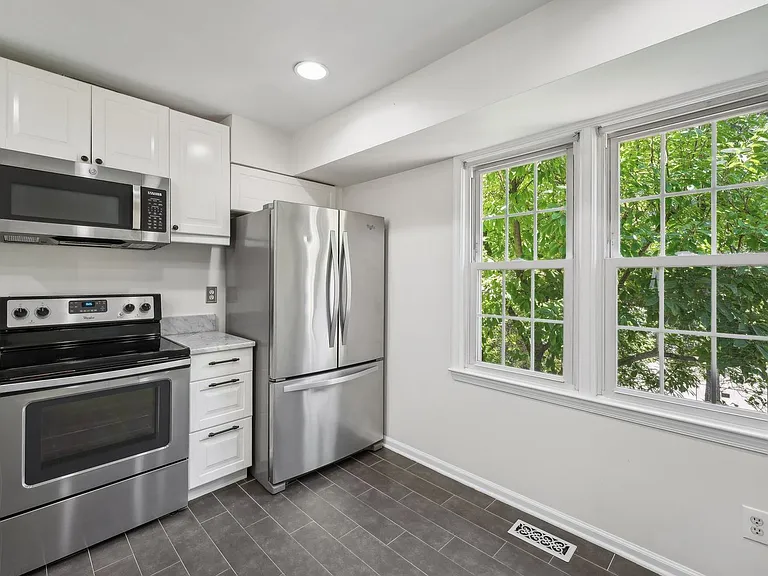 71 Fendall Ave — Photo 8