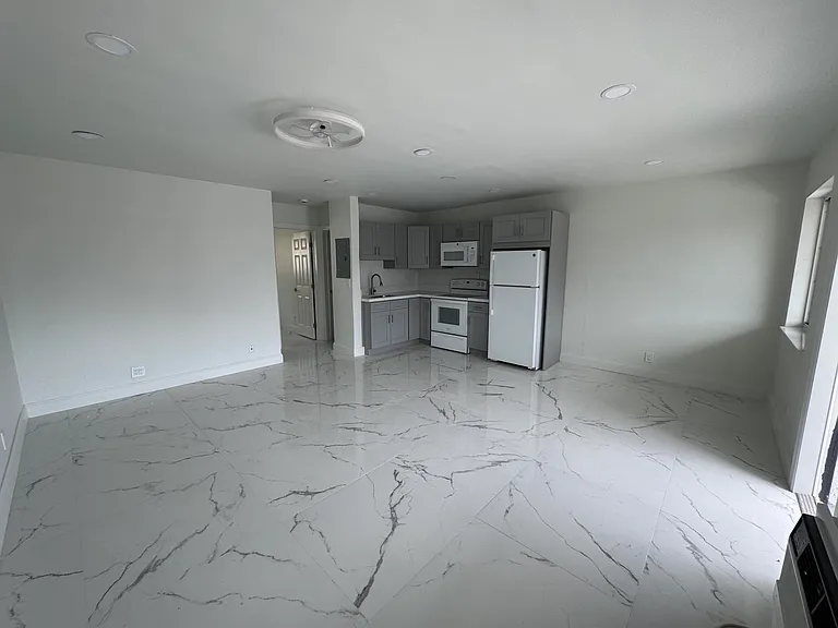 1814 E Oakland Park Blvd #50 — Photo 11