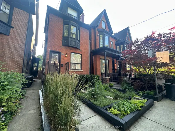 37 Grant St, Toronto, ON M4M 2H6