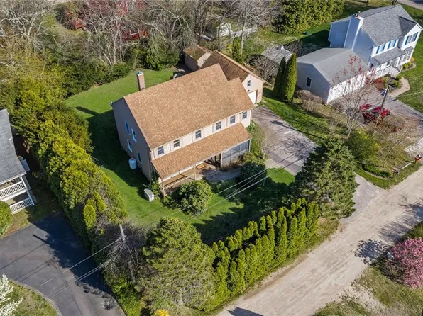 26 E Bayview Rd, Charlestown, RI 02813