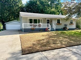 1614 Johnson Ln, Worthington, MN 56187