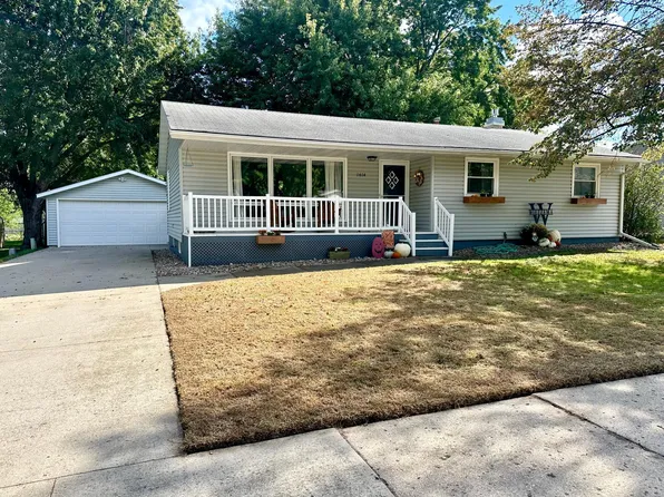 1614 Johnson Ln, Worthington, MN 56187