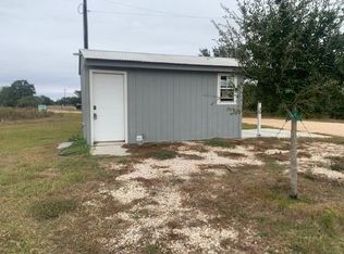 3570 Fm 822, Edna, TX 77957