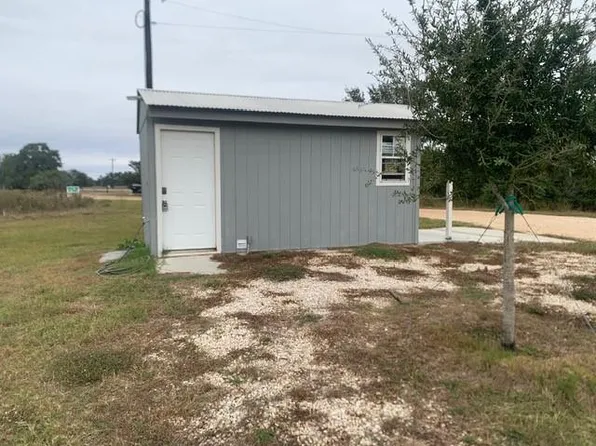 3570 Fm 822, Edna, TX 77957