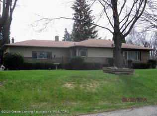 15671 Greenway Dr, Lansing, MI 48906