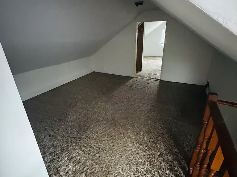 674 Elliott Ave — Photo 3
