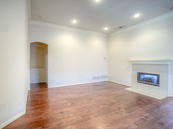 5th image of 1221 Greenway Dr