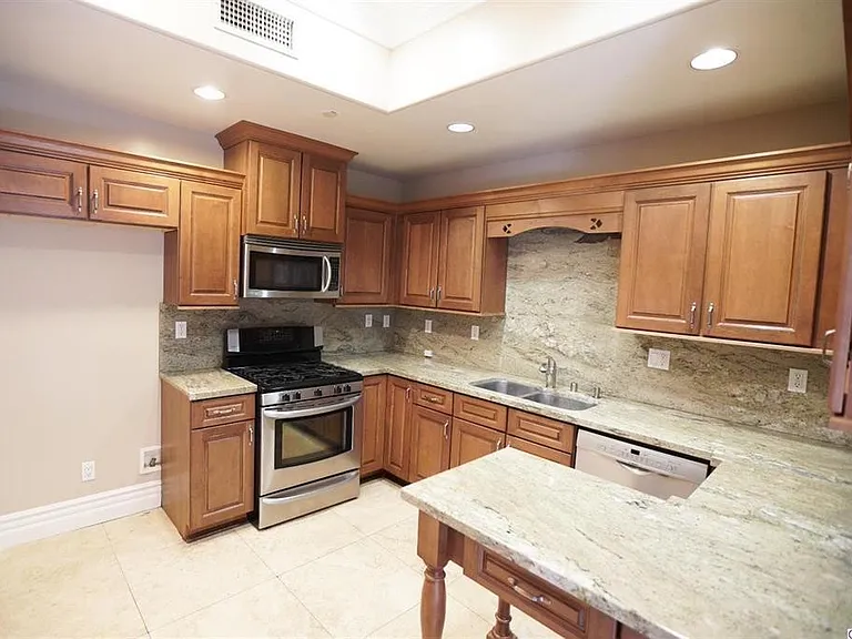 18245 Burbank Blvd #110 — Photo 6