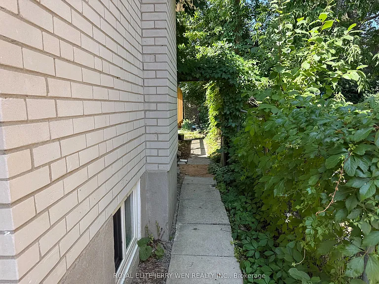156 McNicoll Ave #BASEMENT — Photo 10
