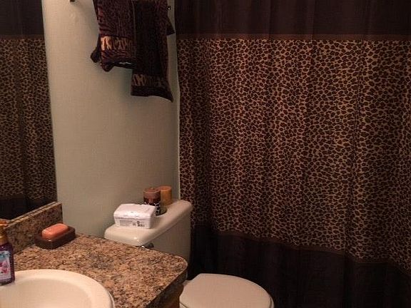 Tub/sh bath + 2nd Shower Bath