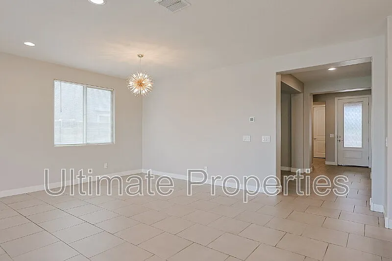 4 bed, 3.0 bath, 2142 sqft, $2,350 — Photo 4