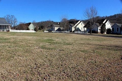 1st image of Larkspur Dr