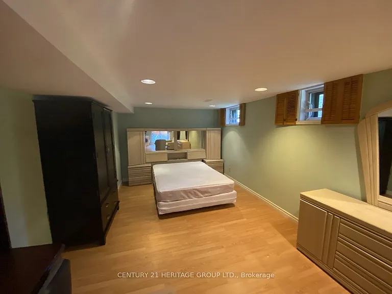 8 Tarbert Rd #BASEMENT — Photo 5