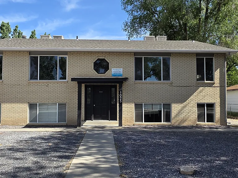 1025 Cedar Way #4 — Photo 1