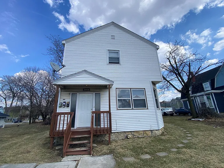 2409 S Calhoun St — Photo 1