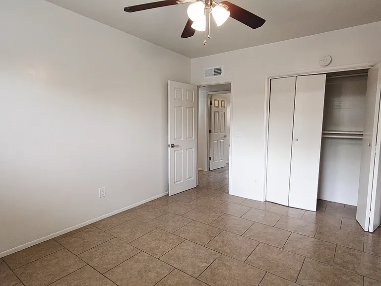 1675 E Prince Rd #1675 — Photo 7