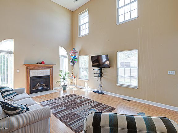 5th image of 270 W Emerald Cir