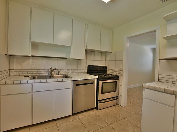 2nd image of 11 Laurie Dr NE