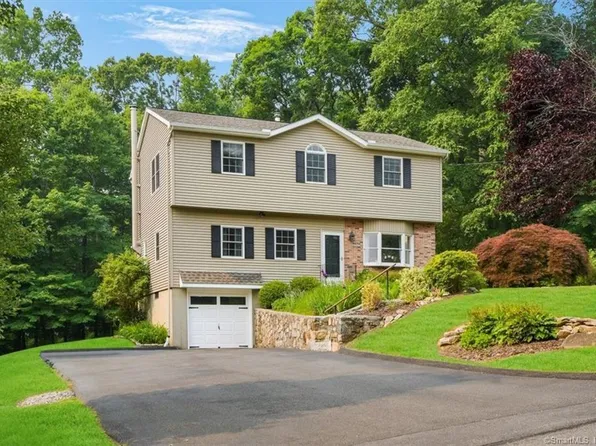 8 Forest Drive, New Milford, CT 06776