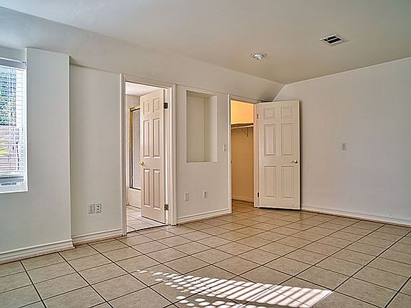 5th image of 1910 Hill Dr