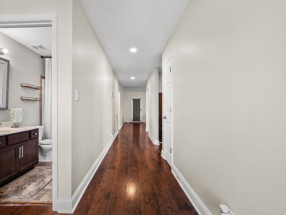 2nd image of 1005 Harding Dr