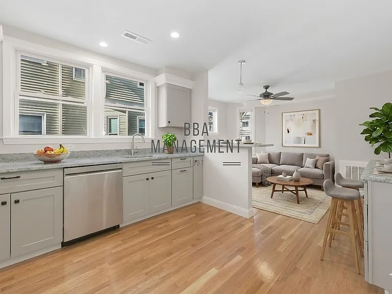 4 Benson St — Photo 2