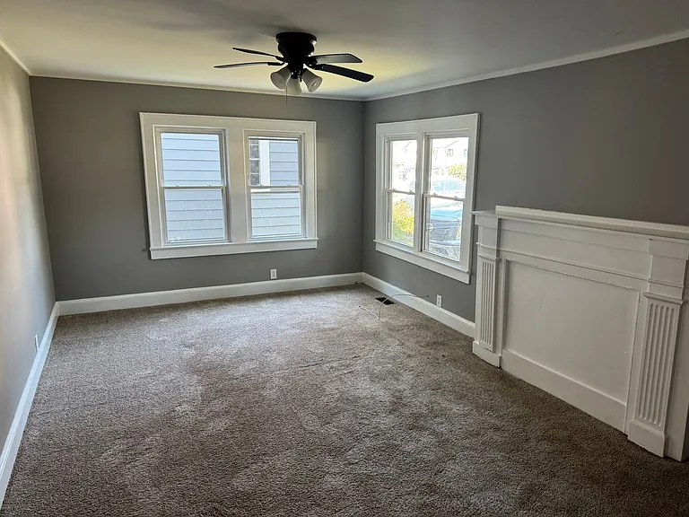 204 S Sycamore St SW — Photo 2