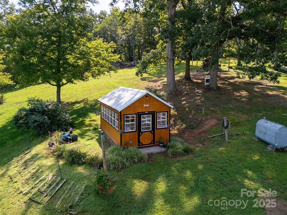 37th image of 50 Holland Ridge Dr