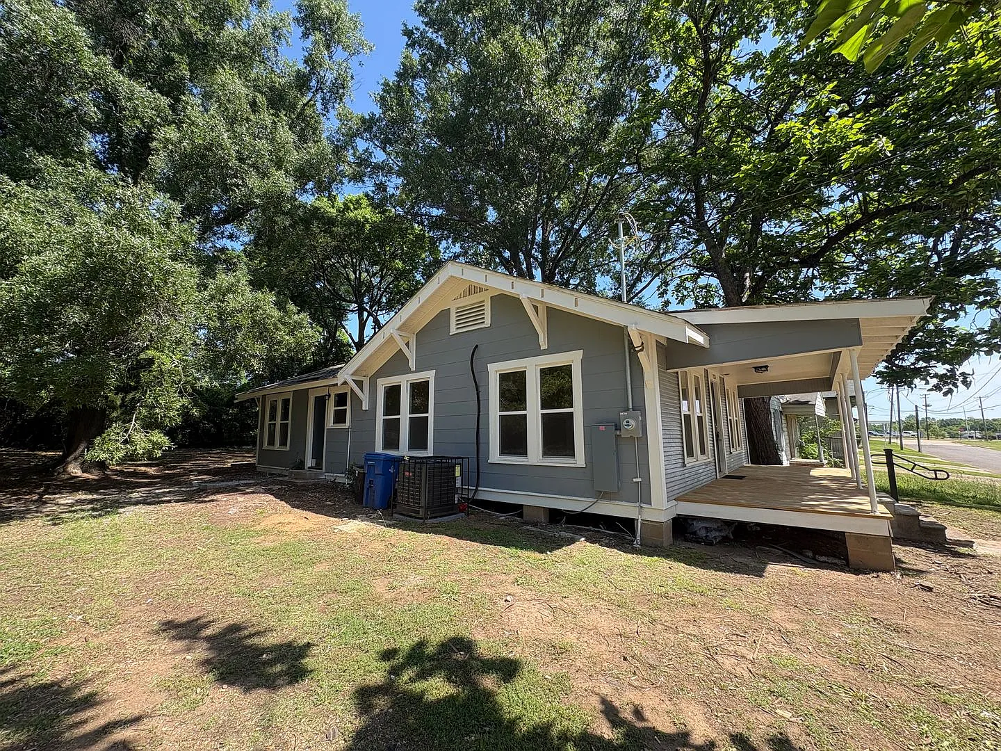 Gorgeous fully remodeled 3 bed/1.5 bath Craftsman-style Bungalow — Photo 2