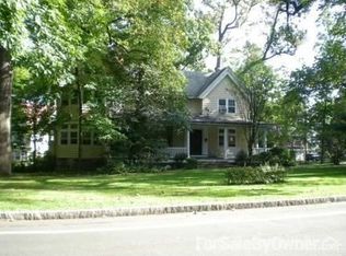 71 Beechmont Dr, New Rochelle, NY 10804