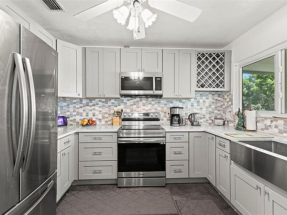 3rd image of 718 40TH AVENUE NE