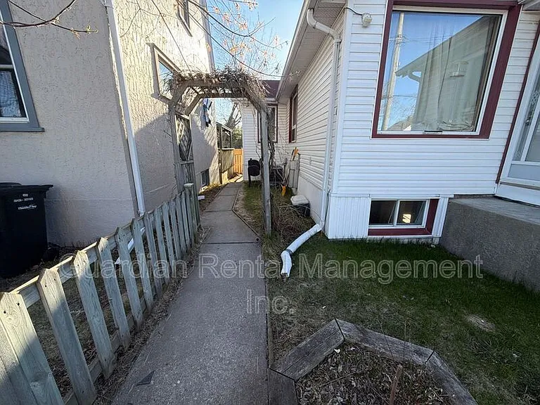 10 Elm St #2 — Photo 7