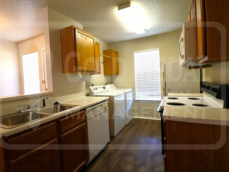 1708 Spring Rose Cir — Photo 5