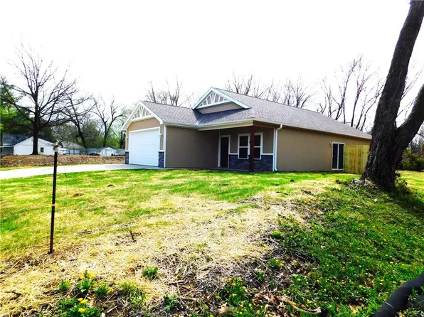 507 W 3rd St, Holden, MO 64040