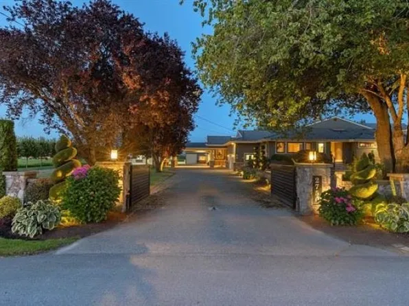 2750 52nd St, Delta, BC V4M 2Y3