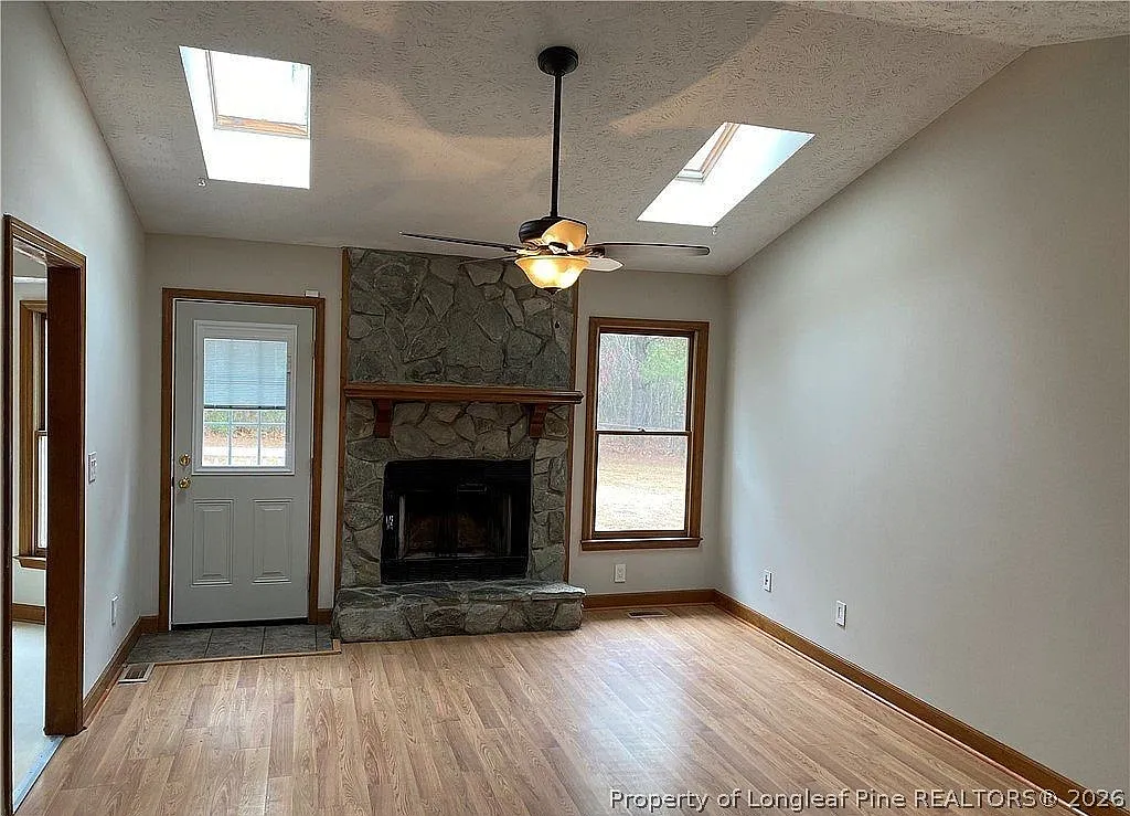 3 bed, 2.0 bath, 1150 sqft, $1,600 — Photo 3