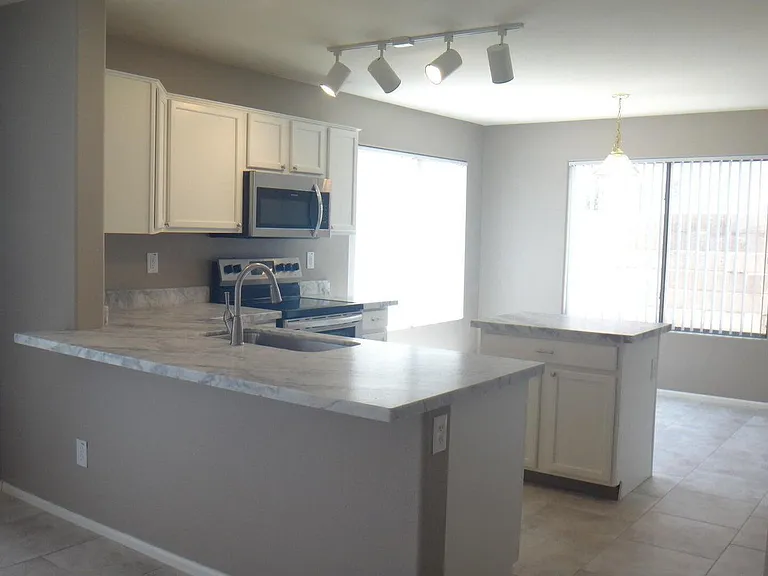 12525 W Reade Ave — Photo 8