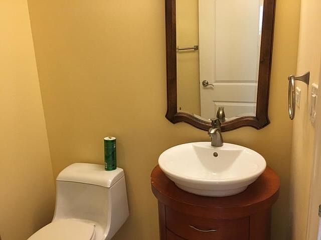 2nd image of 10 N Sheridan Rd #705