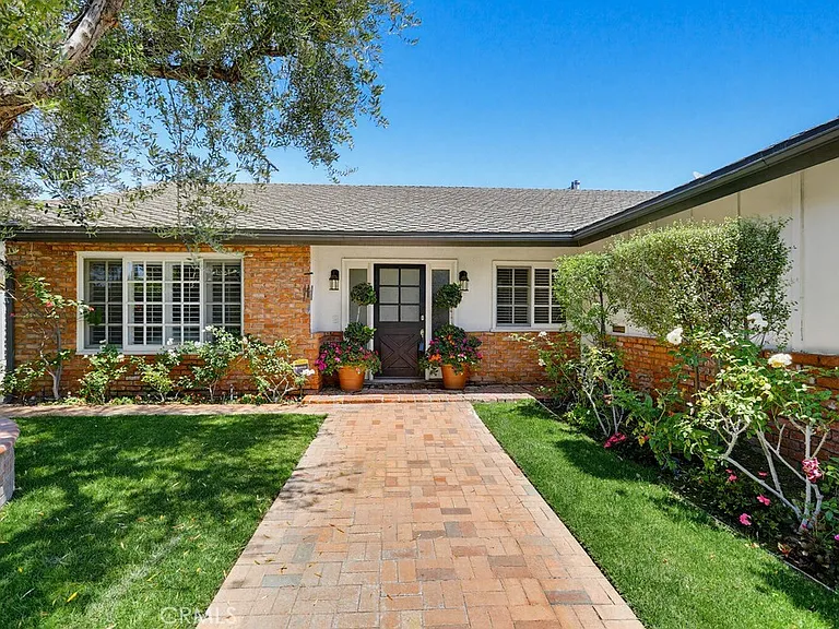 2705 E Jacaranda Ave — Photo 8