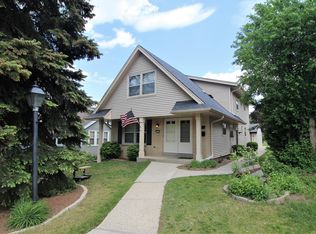 3820 S 35th St, Greenfield, WI 53221