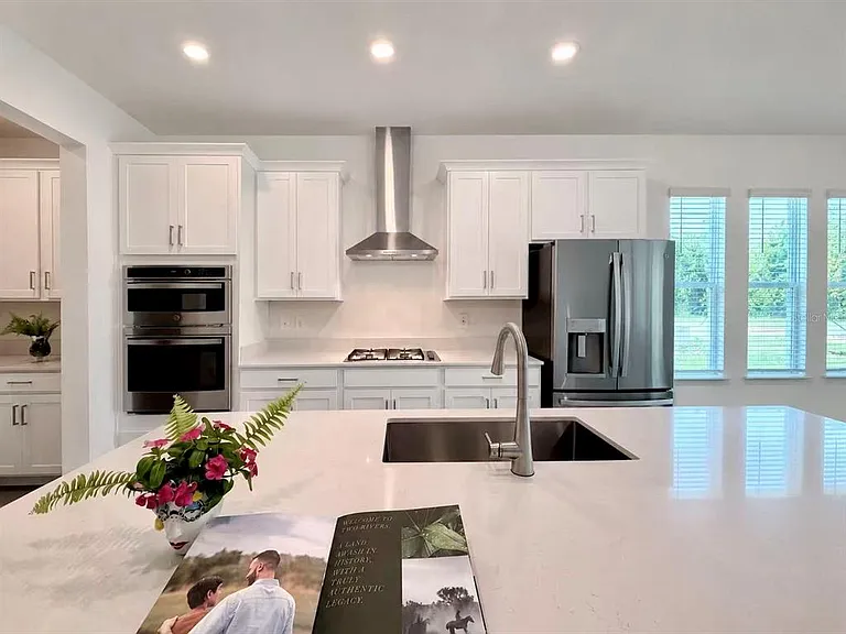 1307 Broward Dr — Photo 2