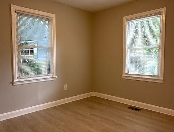 4th image of 1376 Lockwood Dr SW