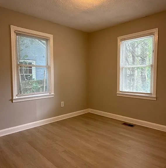1376 Lockwood Dr SW — Photo 4