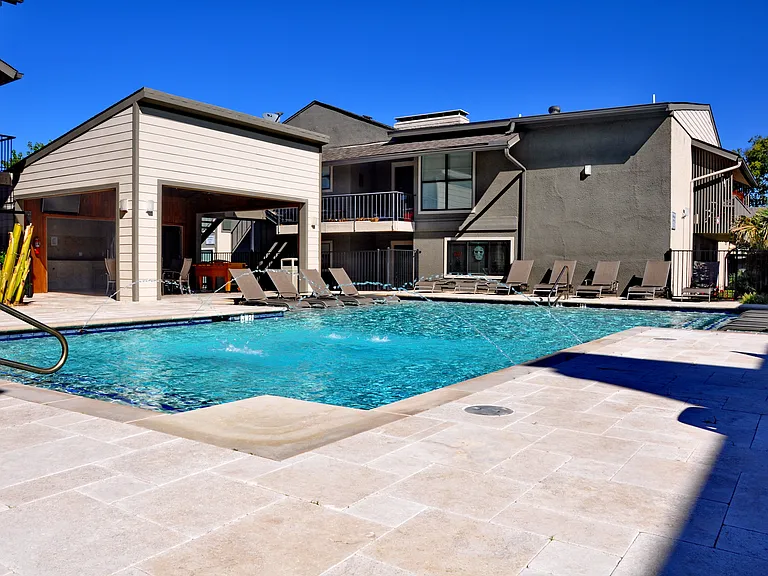 La Cima Newport Condos — Photo 9