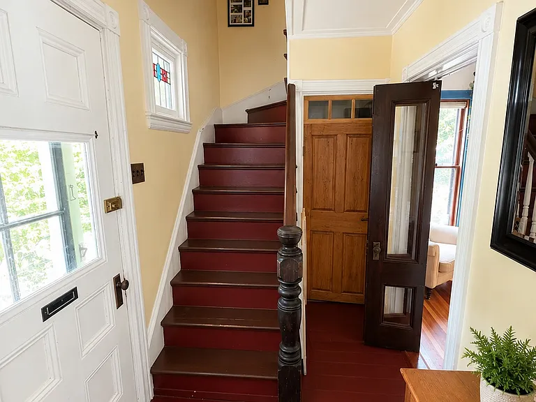31 Sawyer St — Photo 9