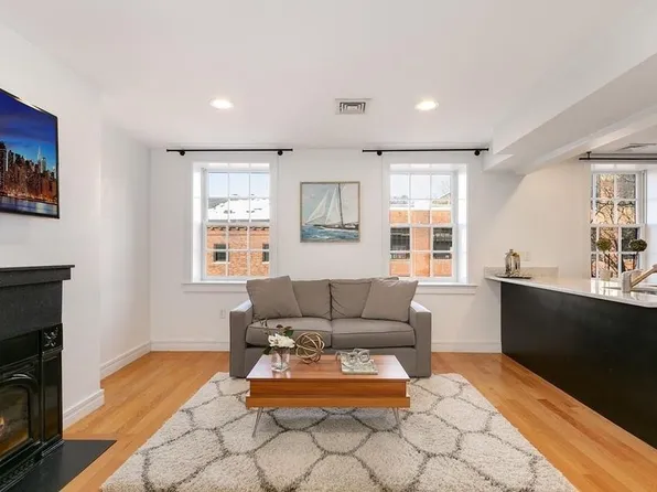 125 Charles St APT R2, Boston, MA 02114
