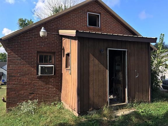 5th image of 139 Davis St