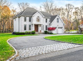 48 Belknap Dr, Northport, NY 11768