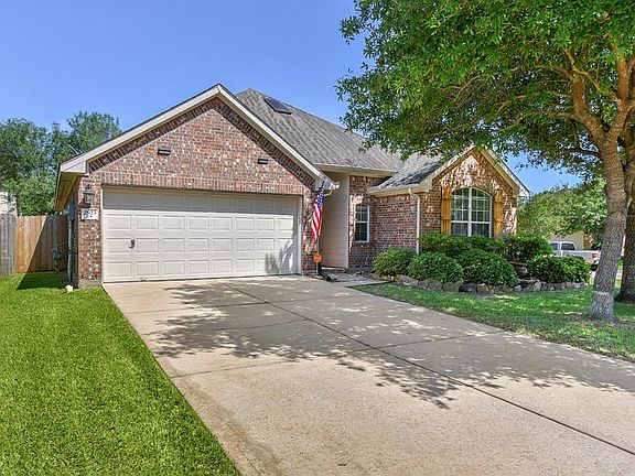 3rd image of 2923 Emerald Brook Ln