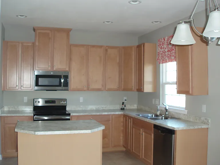 323 Michael Selby Dr — Photo 4